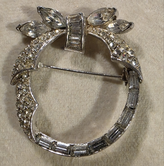 Pell Jewelry - Vintage Pell Rhinestone Brooch